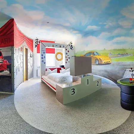 V8 Hotel *