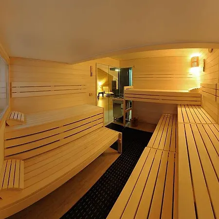 V8 Hotel